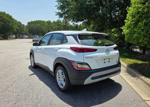 Lunar White 2022 Hyundai KONA SE