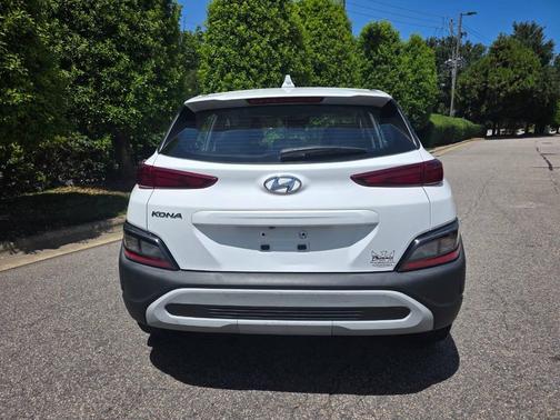 Lunar White 2022 Hyundai KONA SE