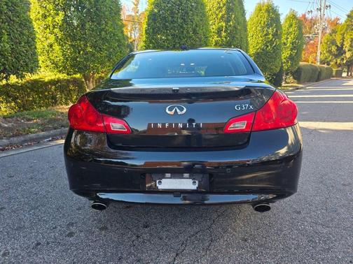 2010 INFINITI G37x Base