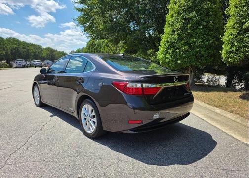 Brown 2013 Lexus ES 300h Base