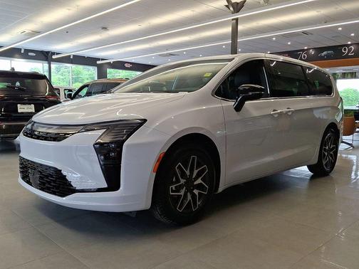 Bright White Clearcoat 2027 Chrysler Pacifica Limited