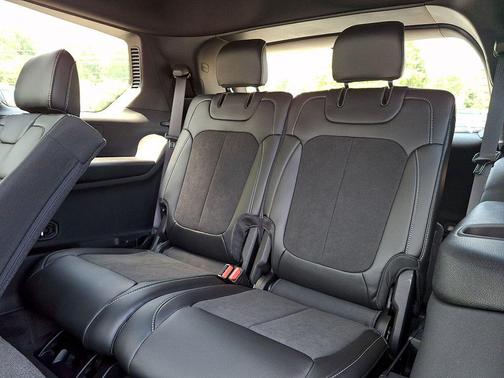 Baltic Gray Metallic Clearcoat 2026 Jeep Grand Cherokee L Altitude