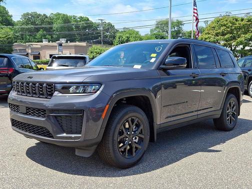 Baltic Gray Metallic Clearcoat 2026 Jeep Grand Cherokee L Altitude