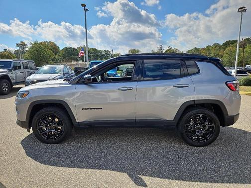Billet Silver Metallic Clearcoat 2023 Jeep Compass Latitude