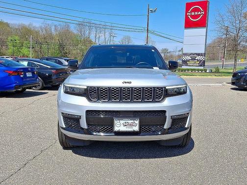 Diamond Black Crystal Pearlcoat 2023 Jeep Grand Cherokee L Summit Reserve