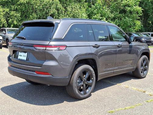Baltic Gray Metallic Clearcoat 2026 Jeep Grand Cherokee Limited
