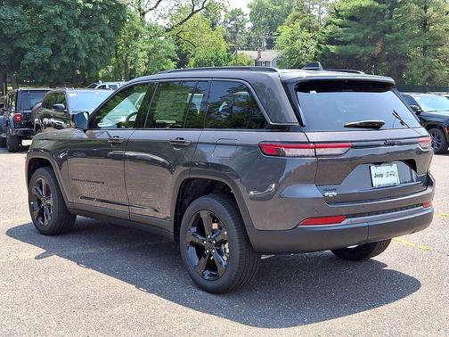 Baltic Gray Metallic Clearcoat 2026 Jeep Grand Cherokee Limited