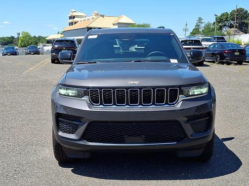 Baltic Gray Metallic Clearcoat 2026 Jeep Grand Cherokee Laredo