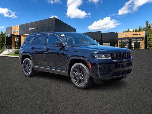 Diamond Black Crystal Pearlcoat 2026 Jeep Grand Cherokee Altitude SUV