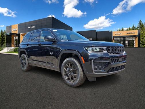 Diamond Black Crystal Pearlcoat 2026 Jeep Grand Cherokee Altitude SUV