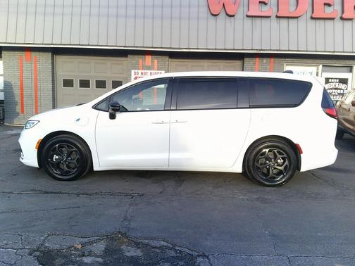 2024 Chrysler Pacifica Hybrid S Appearance Pkg