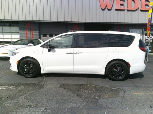 Bright White Clearcoat 2024 Chrysler Pacifica Hybrid S Appearance Pkg
