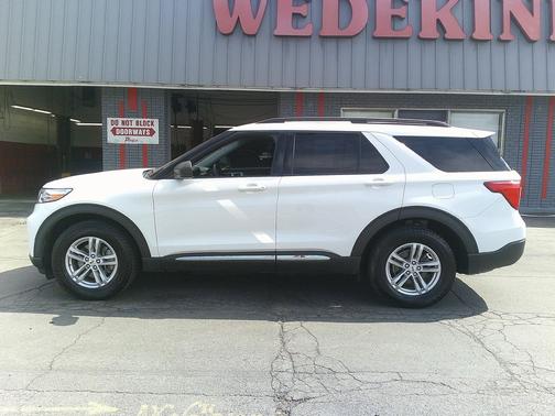 Oxford White 2021 Ford Explorer XLT