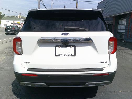 Oxford White 2021 Ford Explorer XLT