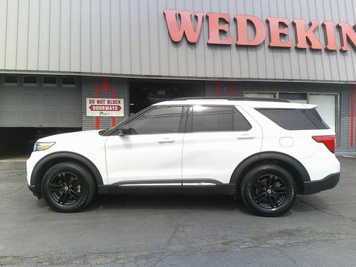 Oxford White 2021 Ford Explorer XLT
