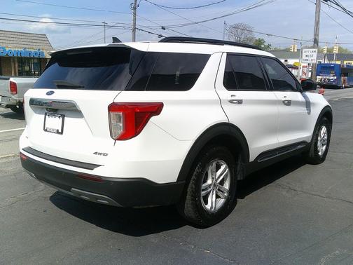 Oxford White 2021 Ford Explorer XLT
