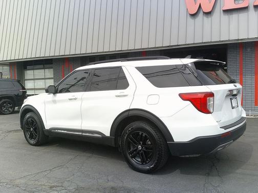 Oxford White 2021 Ford Explorer XLT