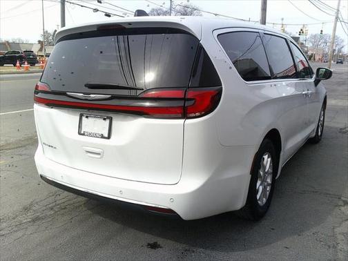 2023 Chrysler Voyager LX