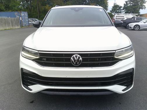White 2022 Volkswagen Tiguan 2.0T SE R-Line Black 4MOTION