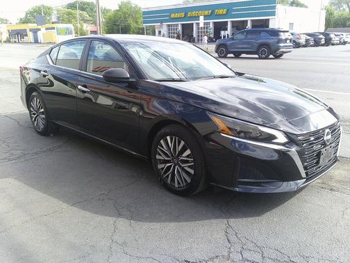 Super Black 2025 Nissan Altima SV FWD