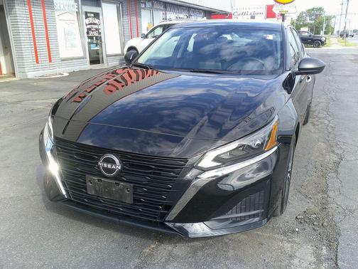 Super Black 2025 Nissan Altima SV FWD