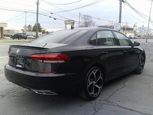 2020 Volkswagen Passat 2.0T R-Line