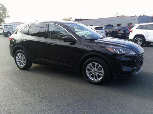 Agate Black Metallic 2022 Ford Escape SE