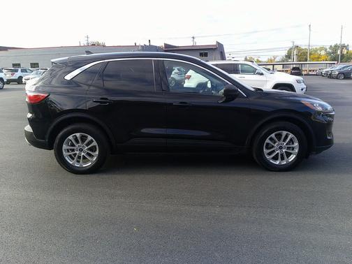Agate Black Metallic 2022 Ford Escape SE