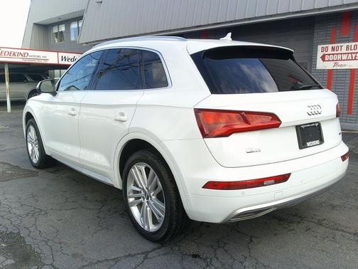 White 2019 Audi Q5 2.0T Premium Plus