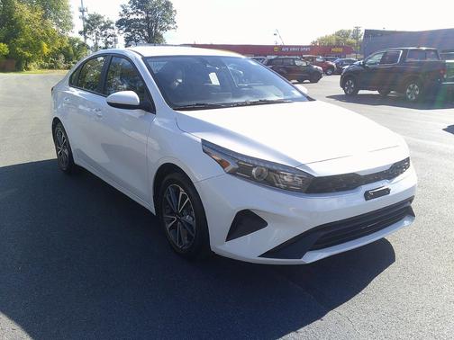 Snow White Pearl 2024 Kia Forte LXS