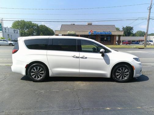 2023 Chrysler Pacifica Hybrid Touring L