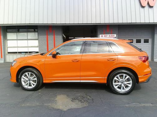 2024 Audi Q3 Premium 45 TFSI S line quattro Tiptronic