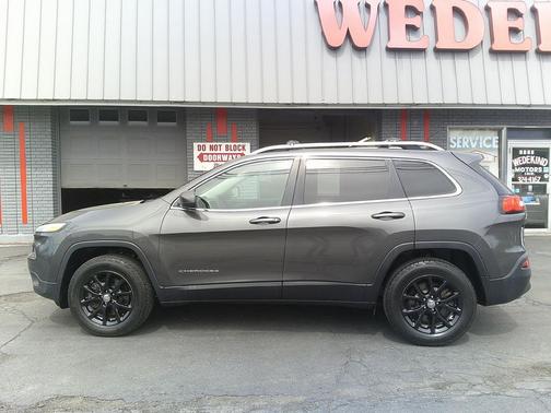 Granite Crystal Metallic Clearcoat 2017 Jeep Cherokee Latitude