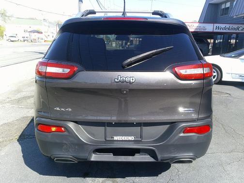 Granite Crystal Metallic Clearcoat 2017 Jeep Cherokee Latitude