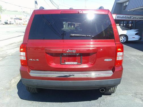 Granite Crystal Metallic Clearcoat 2016 Jeep Patriot Latitude