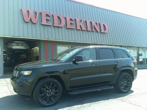 Diamond Black Crystal Pearlcoat 2018 Jeep Grand Cherokee Laredo E