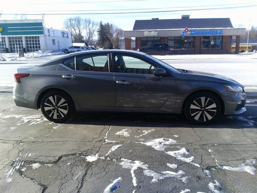 2022 Nissan Altima 2.5 SV