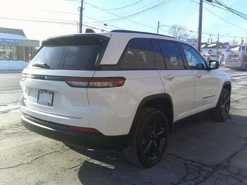 2024 Jeep Grand Cherokee Altitude