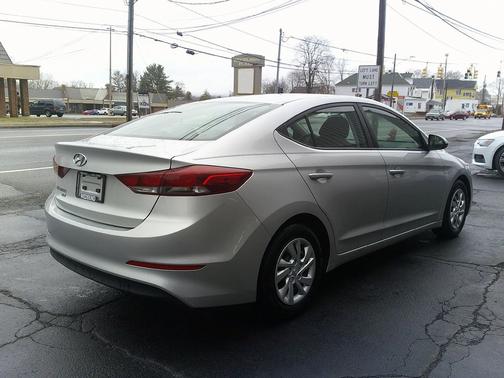 2018 Hyundai ELANTRA SE