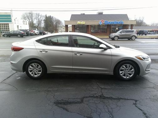 2018 Hyundai ELANTRA SE