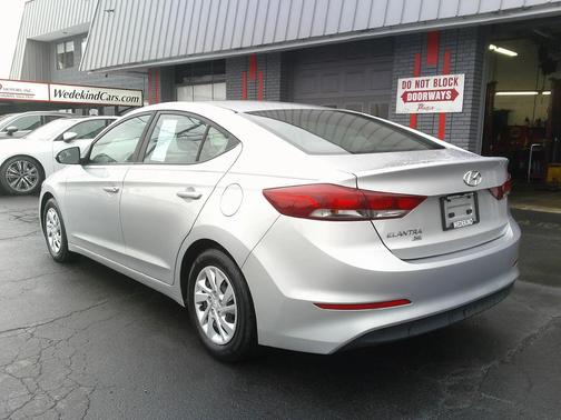 2018 Hyundai ELANTRA SE