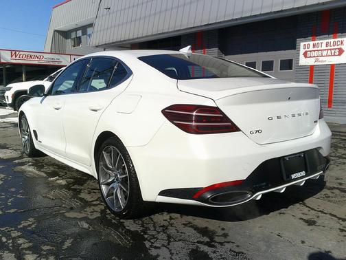 2022 Genesis G70 3.3T RWD