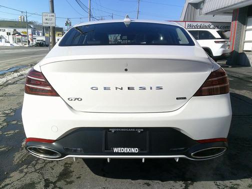 2022 Genesis G70 3.3T RWD