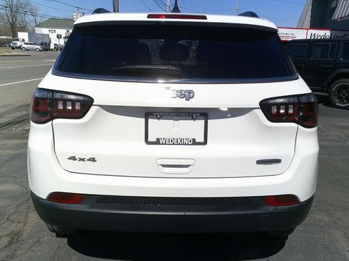 Bright White Clearcoat 2022 Jeep Compass Latitude