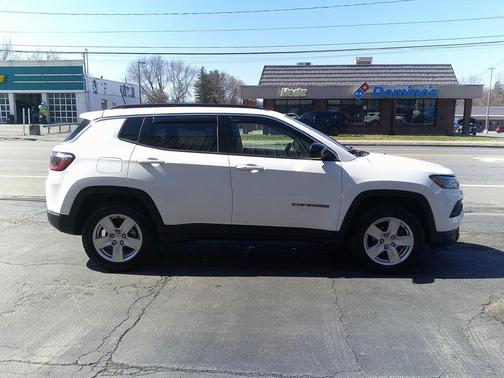Bright White Clearcoat 2022 Jeep Compass Latitude