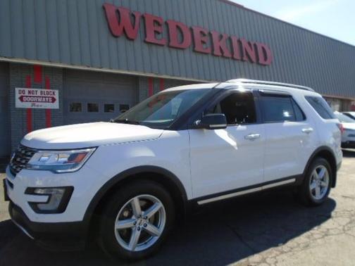 Photo 2 of 30 of 2017 Ford Explorer XLT