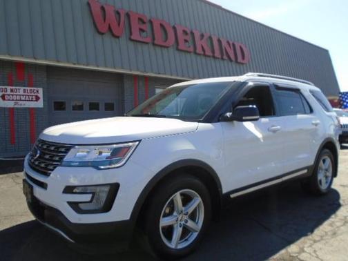 Photo 1 of 30 of 2017 Ford Explorer XLT