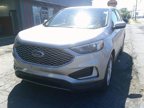 Carbonized Gray 2024 Ford Edge
