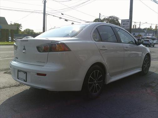 2017 Mitsubishi Lancer ES