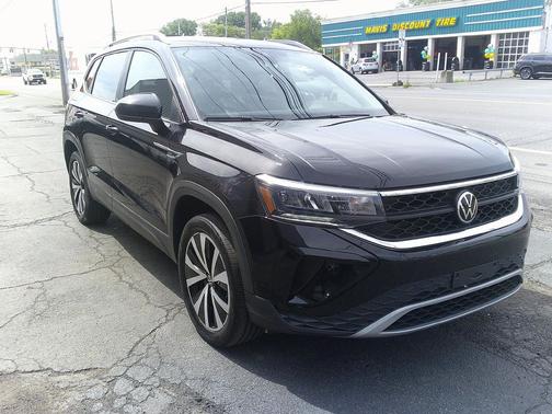 Deep Black Pearl 2022 Volkswagen Taos 1.5T SE